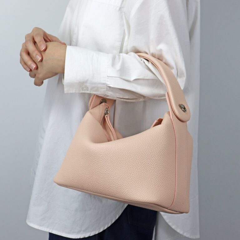 LUNÉA Ariana Slouchy Bag in Blush Pink – Soft Pebbled Leather with Curved Silhouette