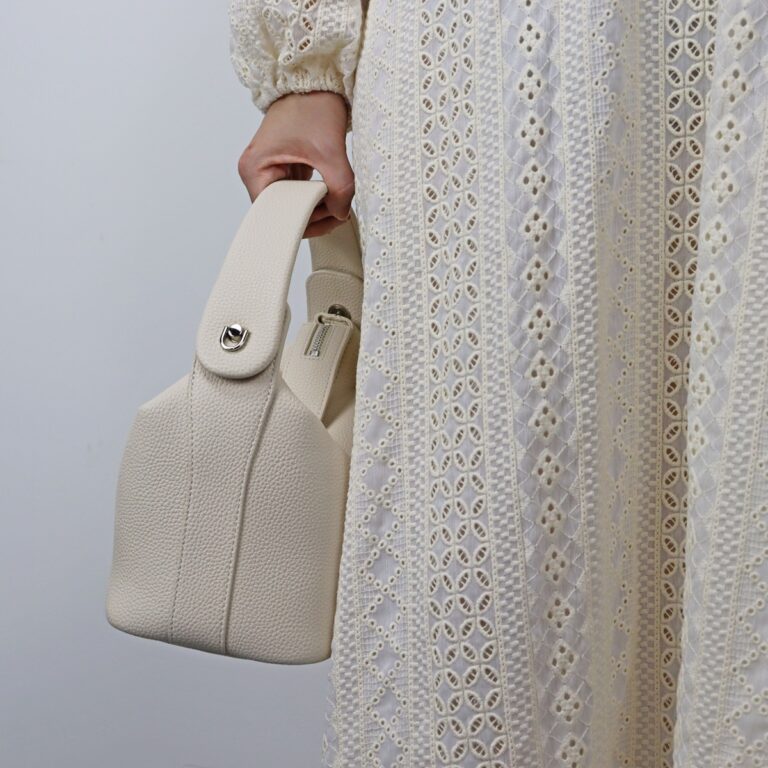 LUNÉA Ariana Slouchy Leather Bag in White – Minimalist Structured Soft Handbag