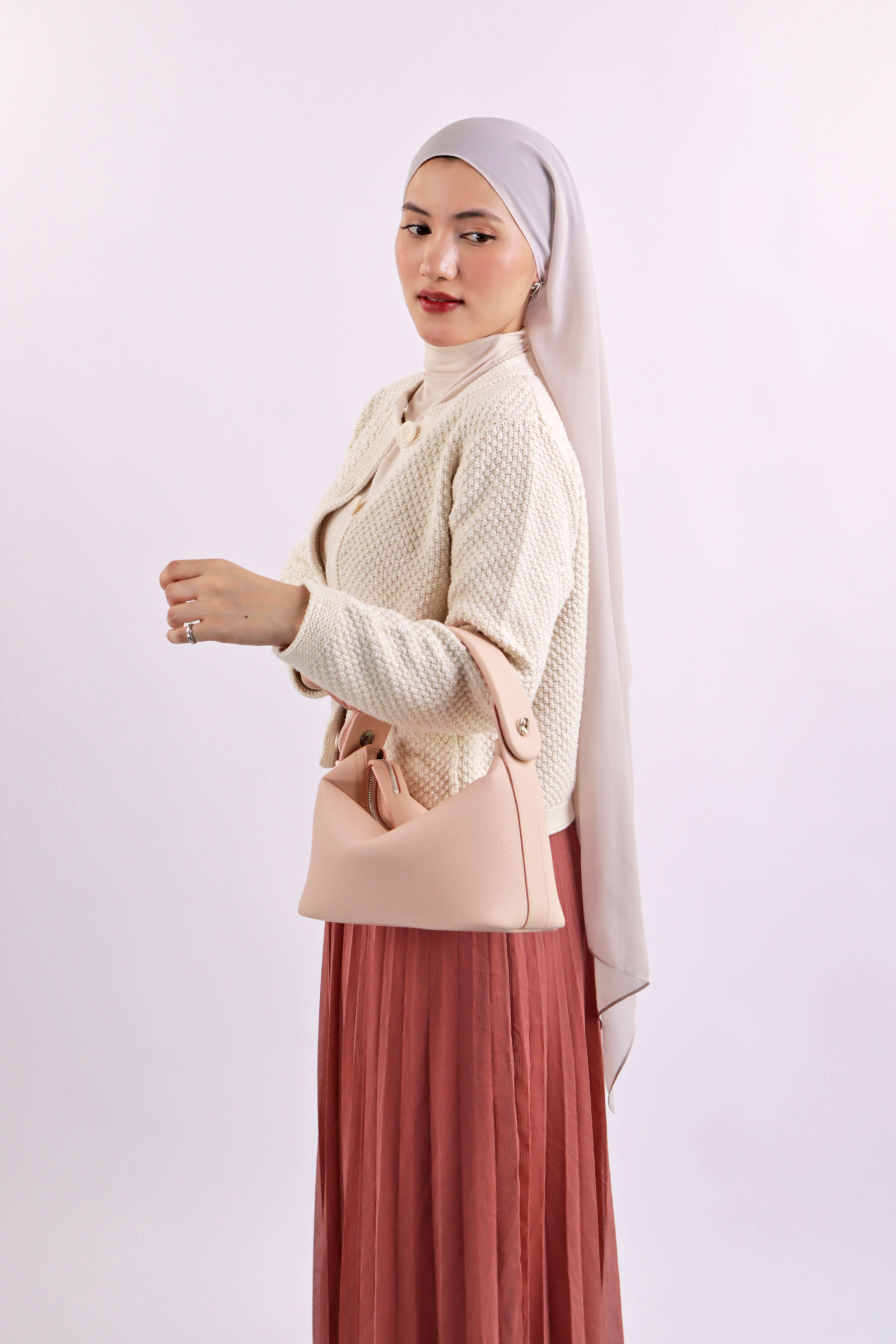 Ariana Slouchy Leather Sling Bag - Blush Pink - Image 5